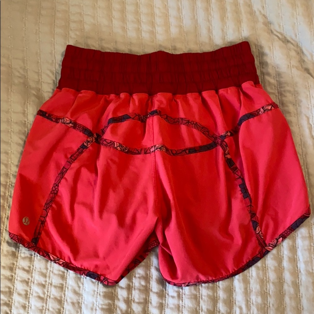 Lululemon Hotty Hot 2.5” lined shorts